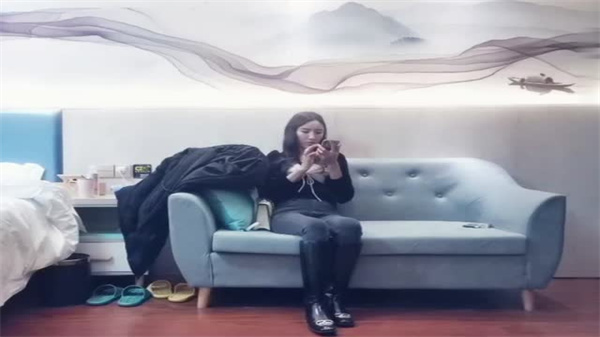 文轩探花极品尤物:网红女神扭动翘臀狂秀美腿,湿身诱惑直达高潮!